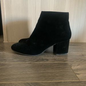Joe fresh velvet bootie, lightly used.